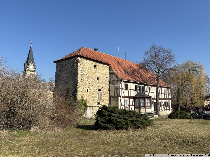 Mehrfamilienhaus mit großem Grundstück für 153 EUR/m²